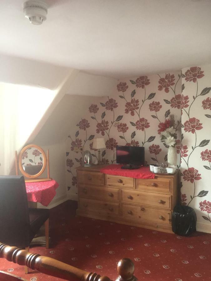 The Bear Hotel Chippenham  Dış mekan fotoğraf