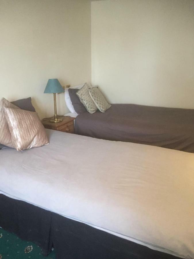 The Bear Hotel Chippenham  Dış mekan fotoğraf