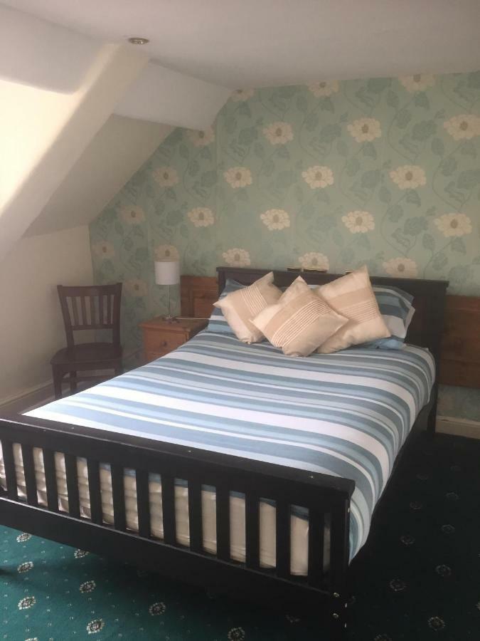 The Bear Hotel Chippenham  Dış mekan fotoğraf