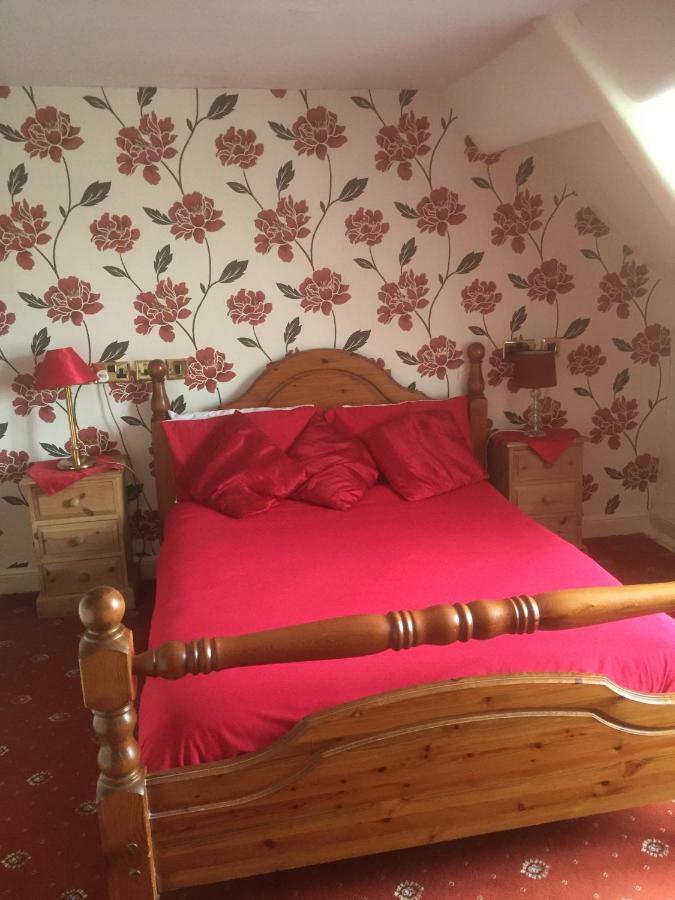 The Bear Hotel Chippenham  Dış mekan fotoğraf